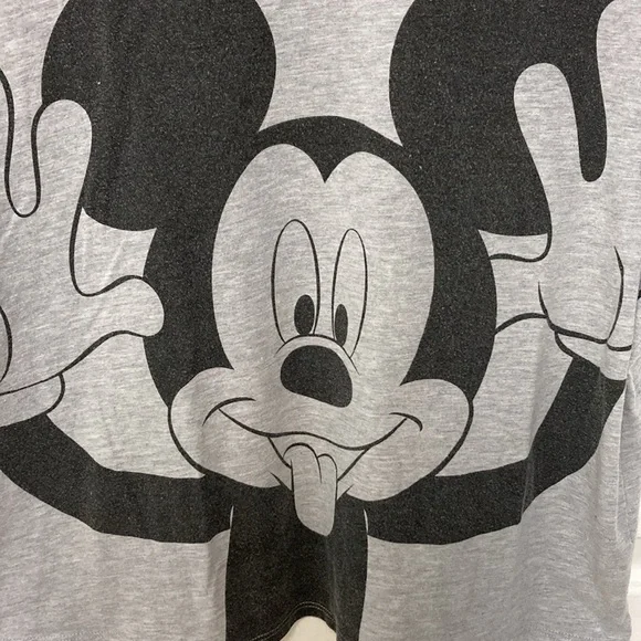 3/$20…bundle and save …
Mickey Mouse crop top 2x - Picture 2 of 5